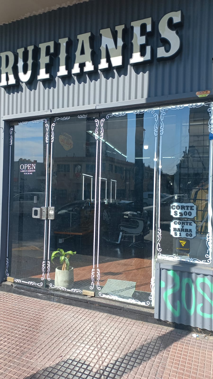 Rufianes Barbería Martínez, fachada